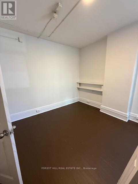 Photo - 132 Dundas St E