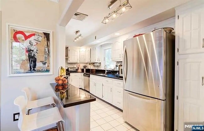 112 Tenafly Rd