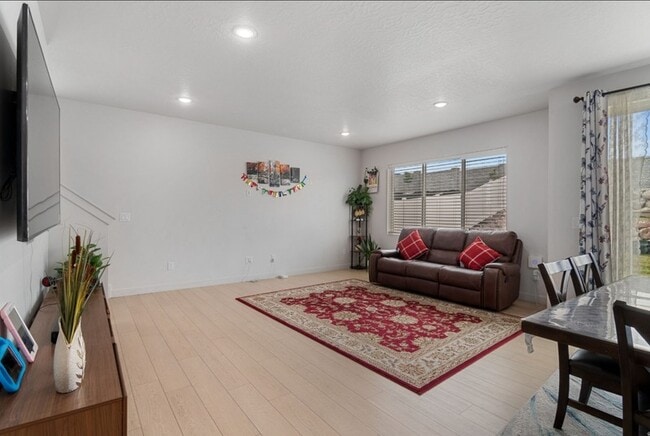 Photo - 2613 N Snowberry Dr