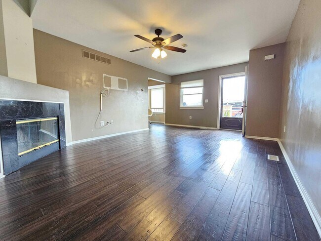 Photo - 2011 Vine Way Dr Unit 66