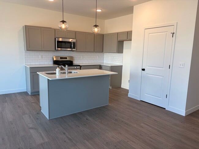 Cocina/sala de estar de concepto abierto - 3040 NW 95th Ter