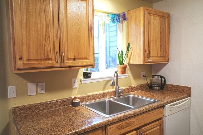 Photo - 2555 SW Pickford St Unidad A