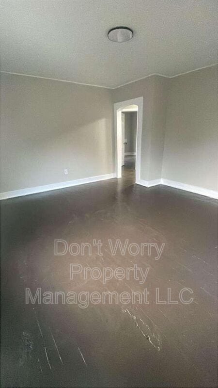 Photo - 404 Carroll St