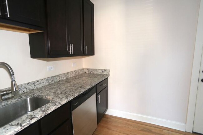 Photo - 4045 N Ashland Unit E4