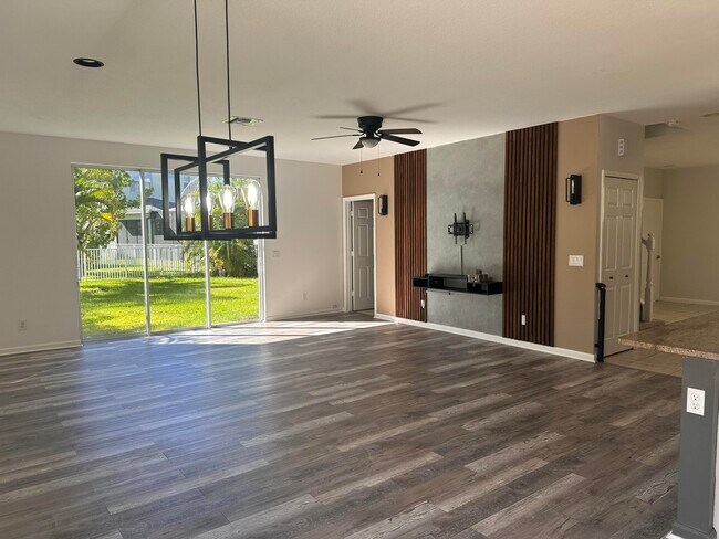 Photo - 1452 NW Leonardo Cir