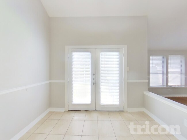 Photo - 13822 Cantwell Dr