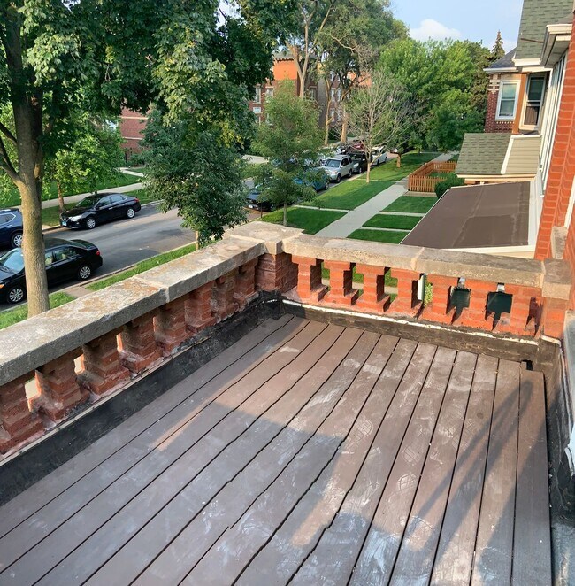 Photo - 4847 W Hutchinson St Unit 2