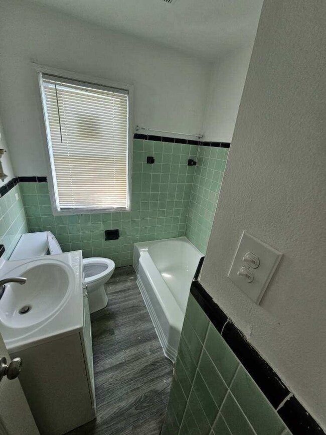 Photo - 16092 Coram St