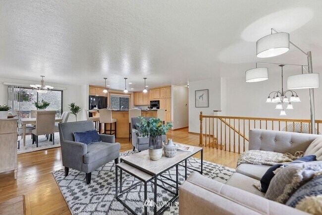 Photo - Oversized 4 Bedroom 3 Bathroom Home- Picni...