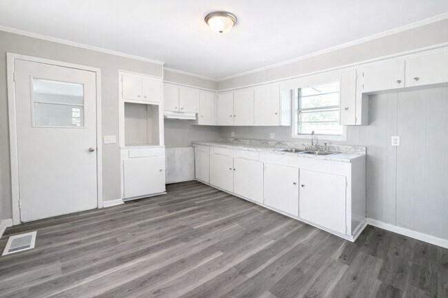 Photo - 547 Holly Dr