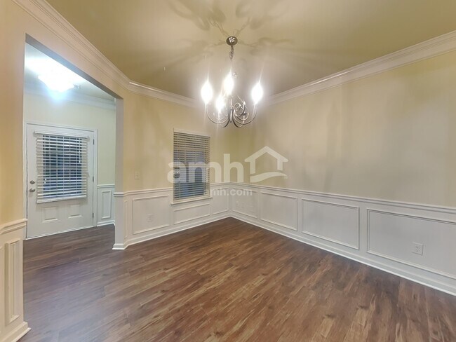 Photo - 985 Donington Cir SE