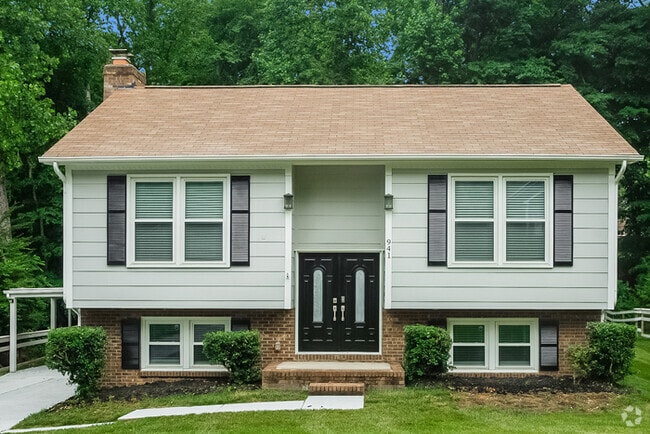 Building Photo - 941 Foxborough Rd Rental