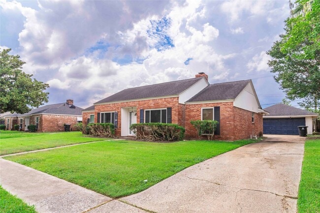 Photo - 8819 Hazen St