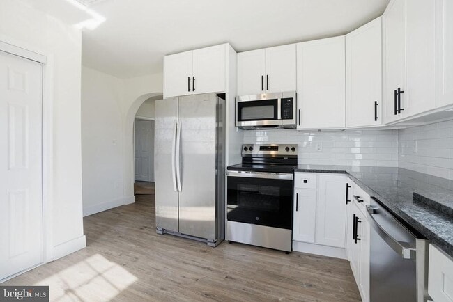 Photo - 1942 Ford Rd