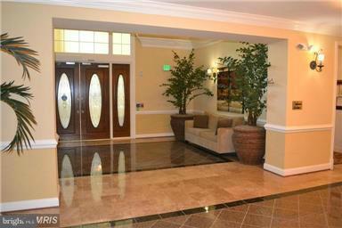 Building Photo - 3100 Stone Cliff Dr Unit 201