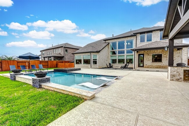 Building Photo - 9903 Regal Bend Dr