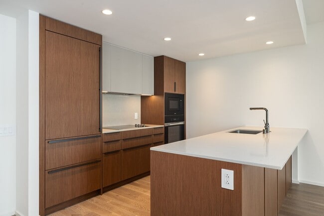 Building Photo - 333 Ward Ave Unit 524