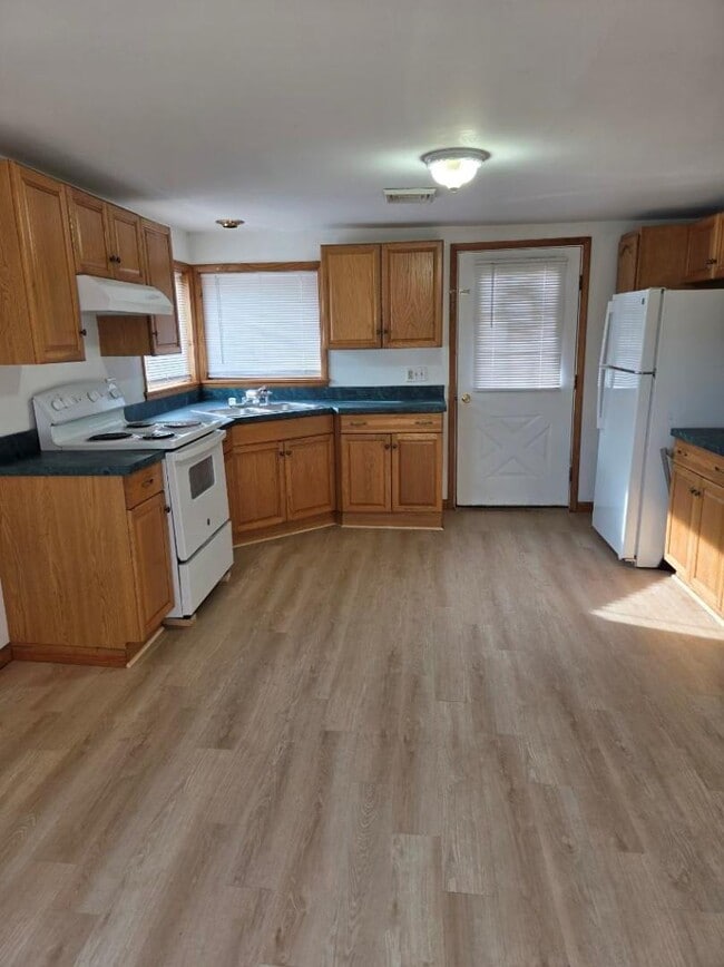 Photo - 155 School Ave