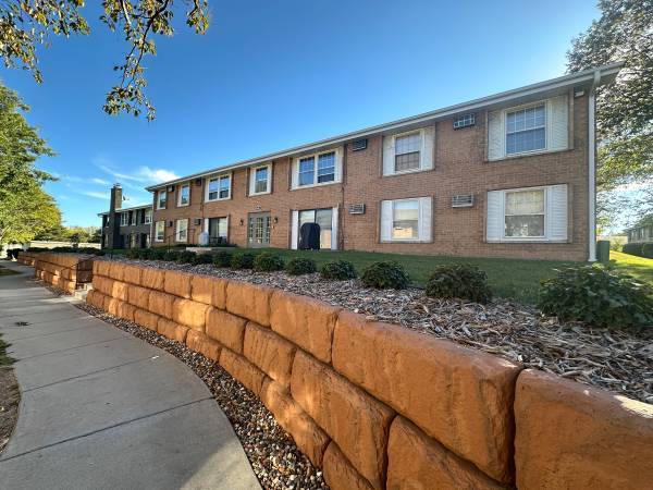 Building Photo - 942 Westbrooke Way Unit 1