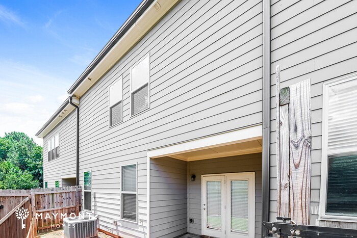 Photo - 1012 Pearce Way