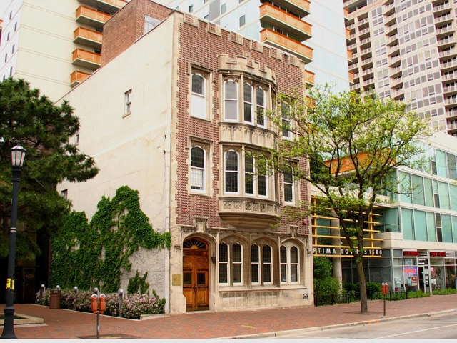 Building Photo - 1580 Sherman Ave Unit 604