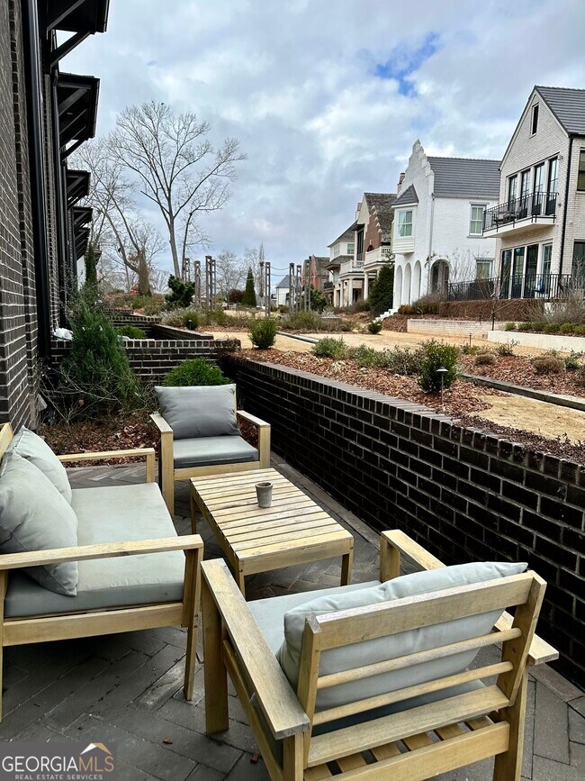 Photo - 210 Glasgow Ln