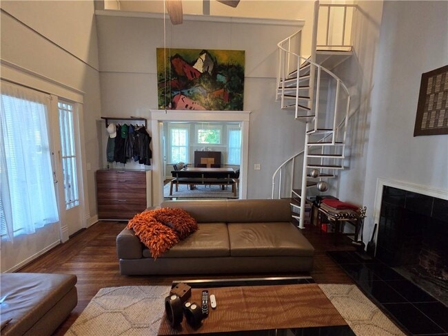 Photo - 929 Argonne Ave NE