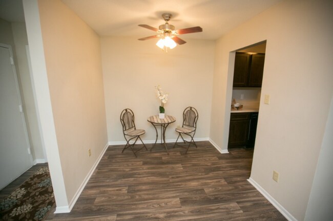 Photo - 4790 Park Towne Way Unidad 335