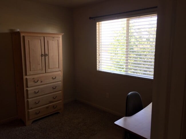 Photo - Roomy townhome