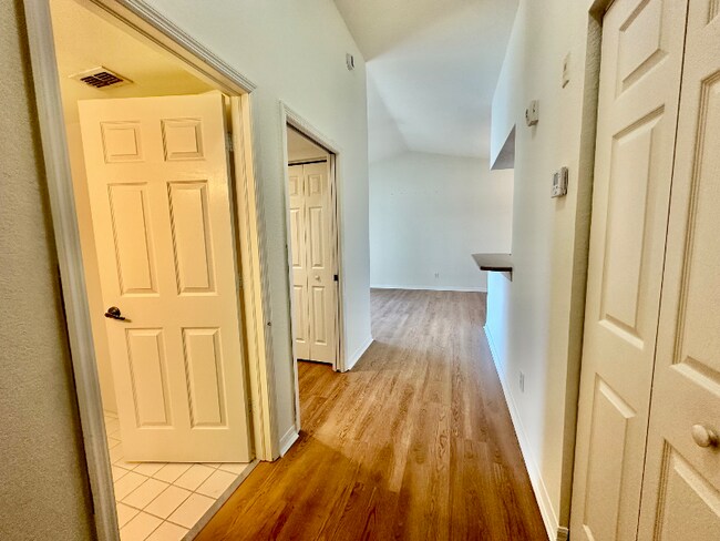 Photo - 4700 St Croix Ln Unidad 335