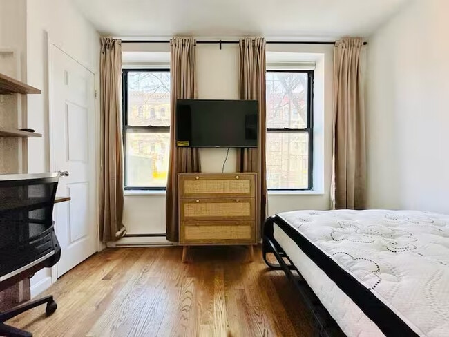 Furnished room/NOT APARTMENT
