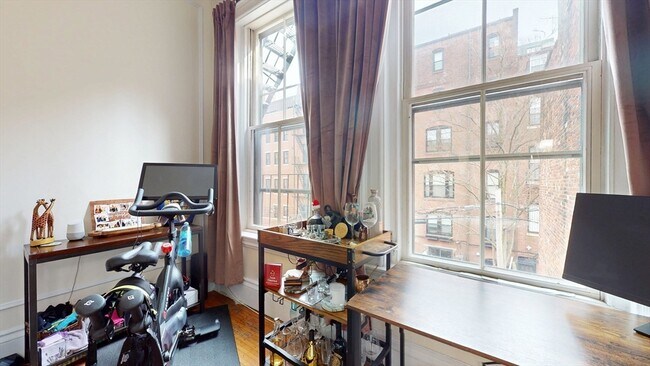 Photo - 172 Marlborough St Unit 2R