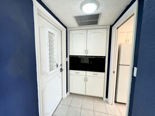 Photo - 1069 Hillsboro Mile Unit 606