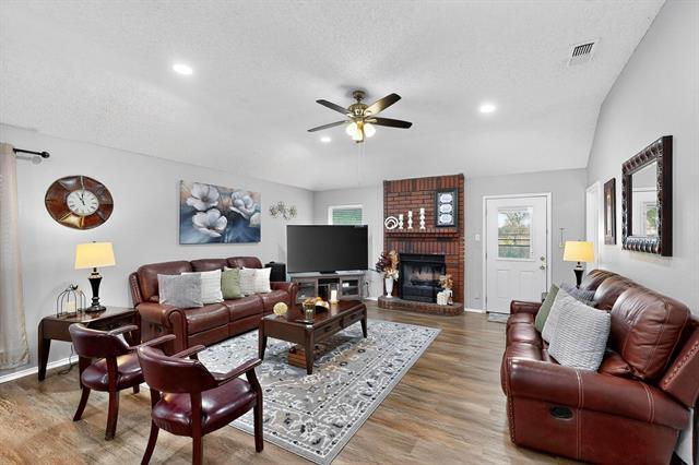 Photo - 821 Parkwest Blvd