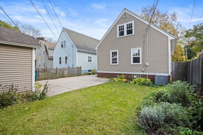 Photo - 1316 E Lake Bluff Blvd