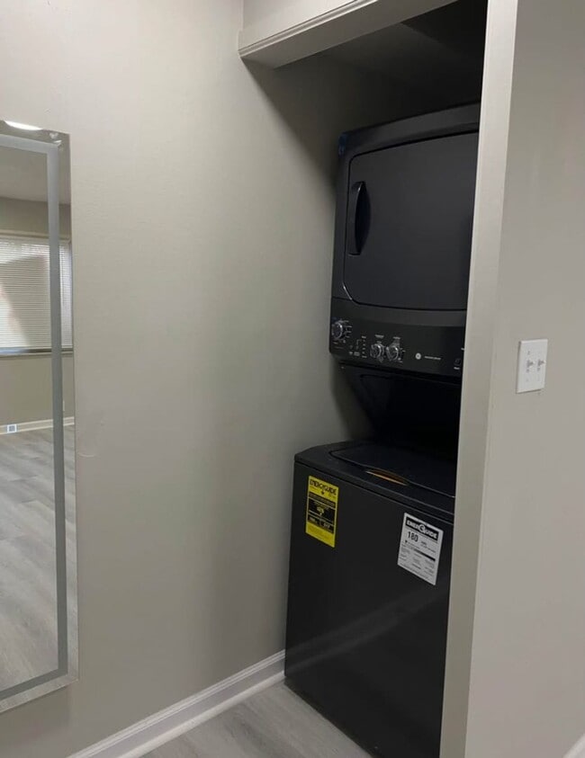 Photo - Live in Style at Bellagio East Living I: C... Unidad A09