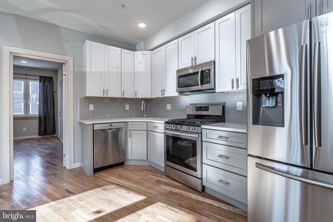 Photo - 2045 N College Ave Unidad A