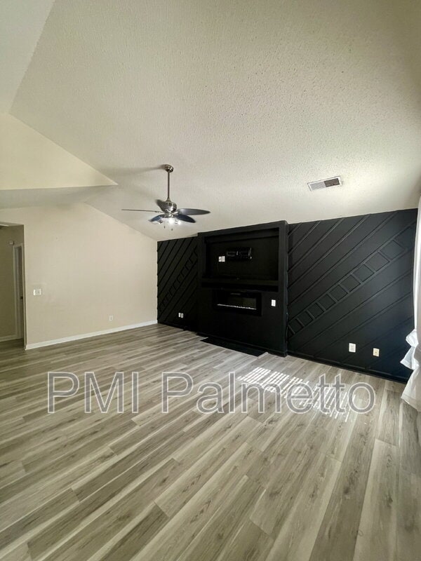 Photo - 221 Whixley Ln