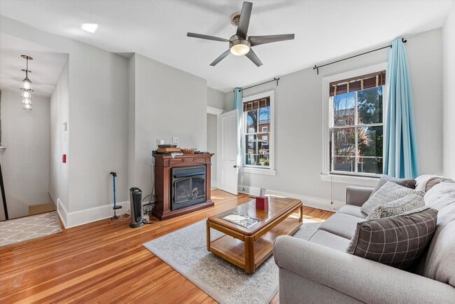 Building Photo - 201 W Barnard St Unit 2