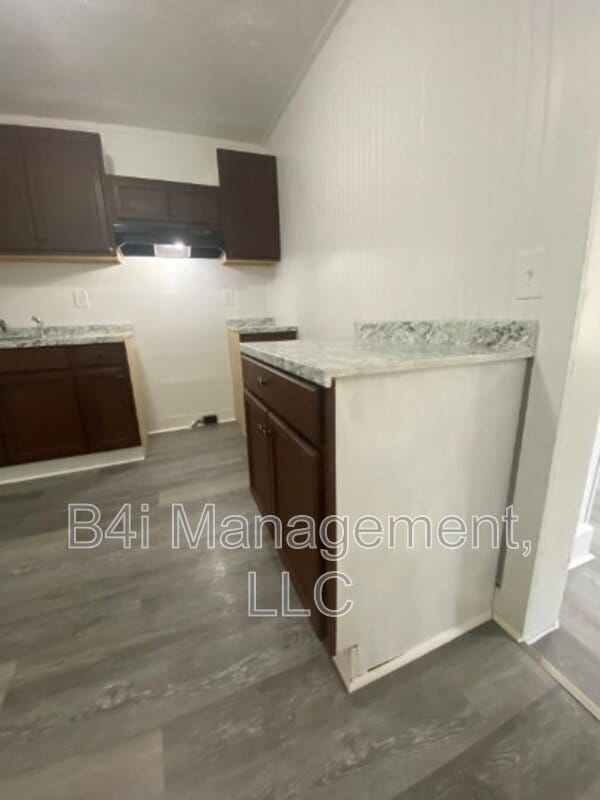Photo - 511 Alford St