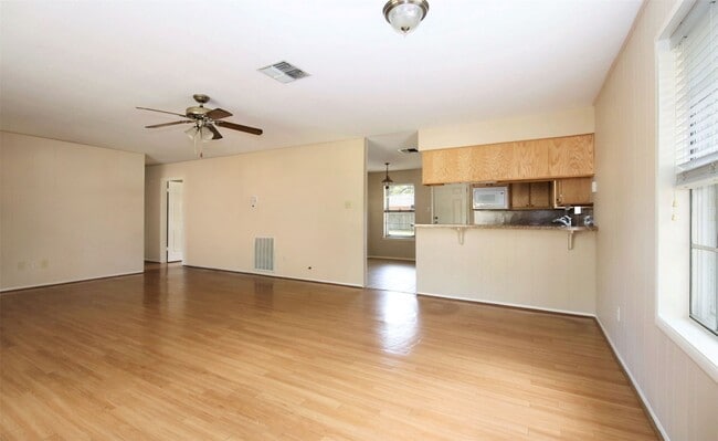 Photo - 111 Azalea St