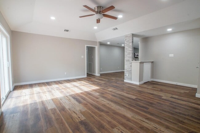 Photo - 4131 Lufborough Dr