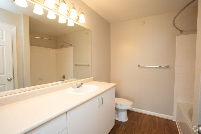 2BR, 2BA - 1,085 SF - Springfield