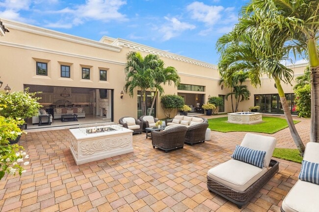 Building Photo - 4520 Kahala Ave