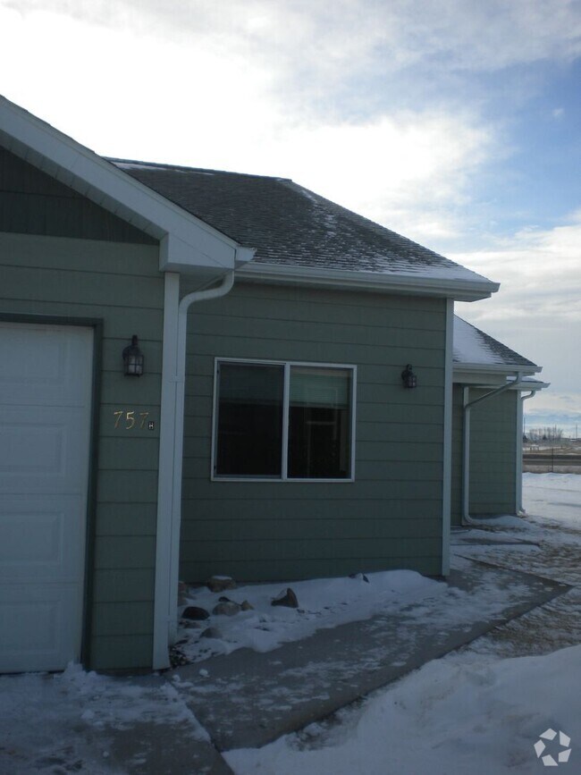 Building Photo - R757 Unit A Rental