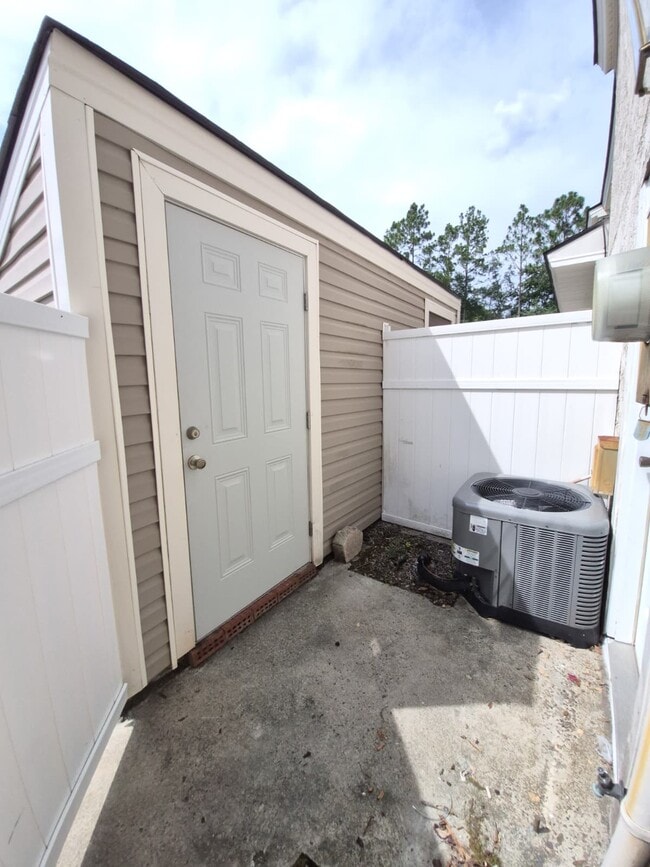 Photo - 727 S Main St Ext
