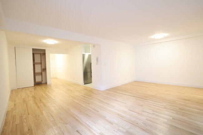 Photo - Lexington Towers