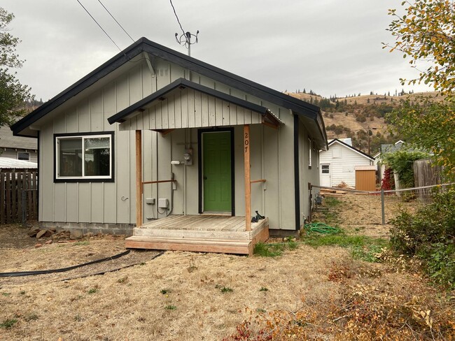 Newly Updated 2 Bedroom 1 Bath in Klickitat - Newly Updated 2 Bedroom 1 Bath in Klickitat House