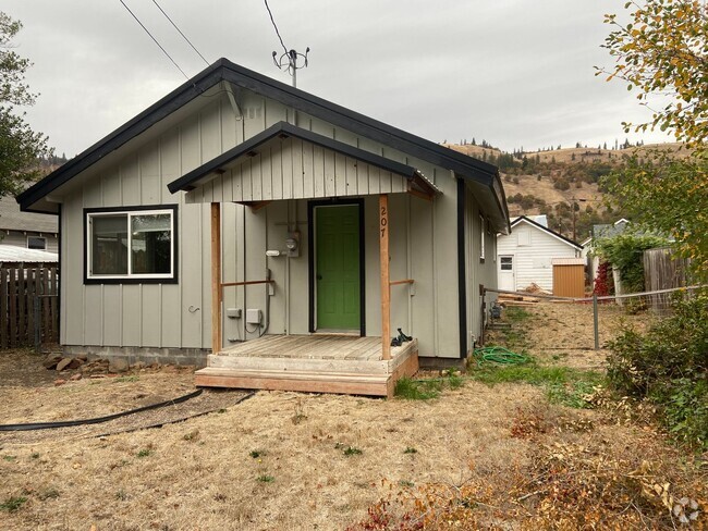 Building Photo - Newly Updated 2 Bedroom 1 Bath in Klickitat Rental