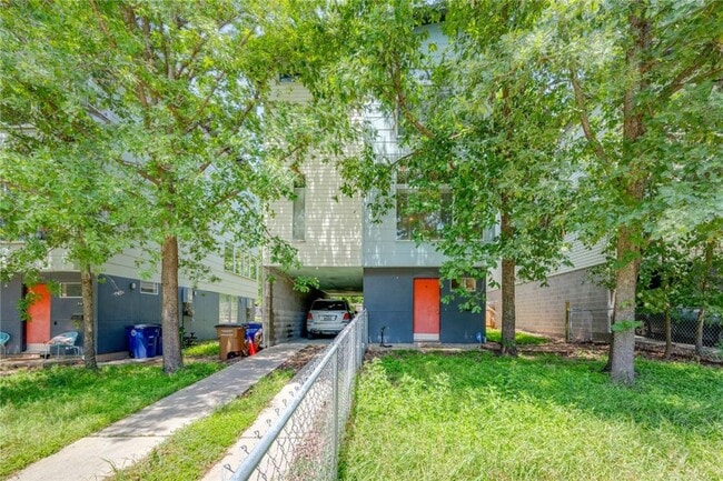 Photo - 710 E 45th St